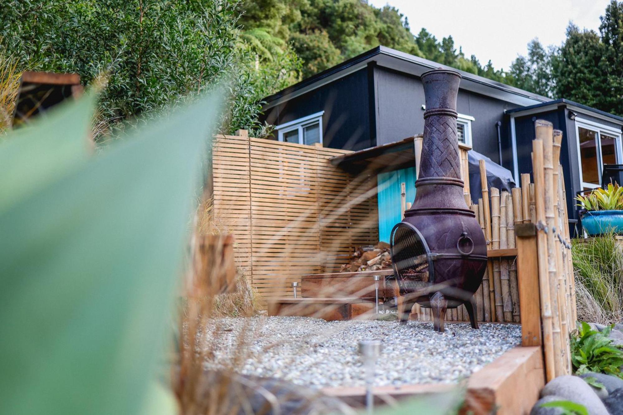 Kaitake Kabana - Unique, Off-Grid, Studio Retreat Oakura Zewnętrze zdjęcie