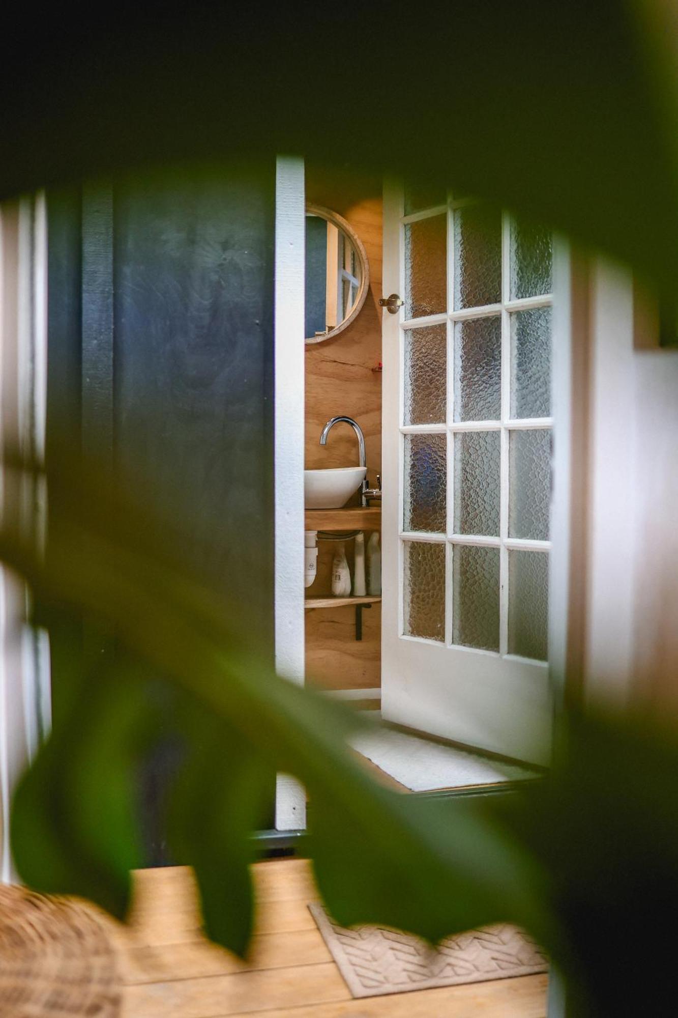 Kaitake Kabana - Unique, Off-Grid, Studio Retreat Oakura Zewnętrze zdjęcie