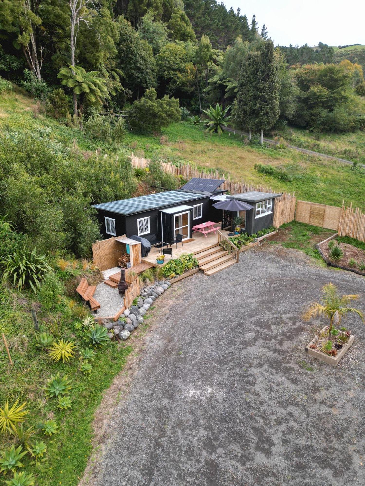Kaitake Kabana - Unique, Off-Grid, Studio Retreat Oakura Zewnętrze zdjęcie